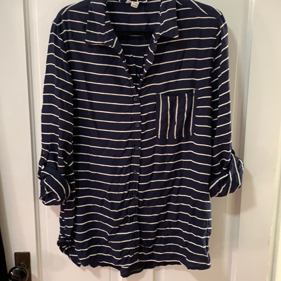 beachlunchlounge Tops - BeachLunchLounge Roll Tab Sleeve Striped Top